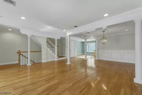 6 Skymark Ct, Upper Saddle River, NJ 07458 photo 8