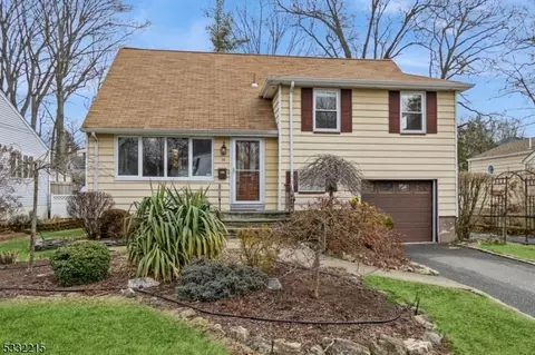 26 Longacre Dr, Livingston, NJ 07039