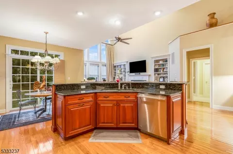 6 Phyllis Ct, Warren, NJ 07059 photo 7