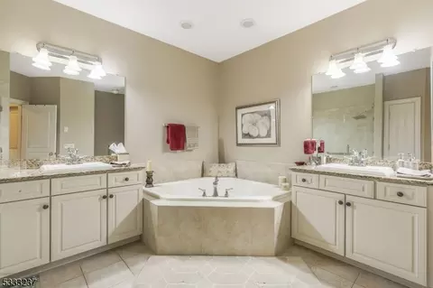 6 Phyllis Ct, Warren, NJ 07059 photo 13