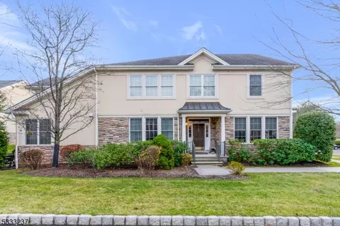 6 Phyllis Ct, Warren, NJ 07059