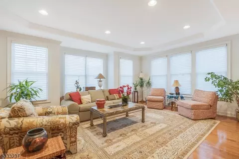 6 Phyllis Ct, Warren, NJ 07059 photo 4
