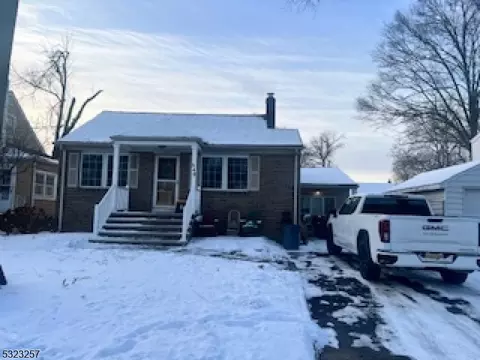 349 Roosevelt Ln, Kenilworth, NJ 07033