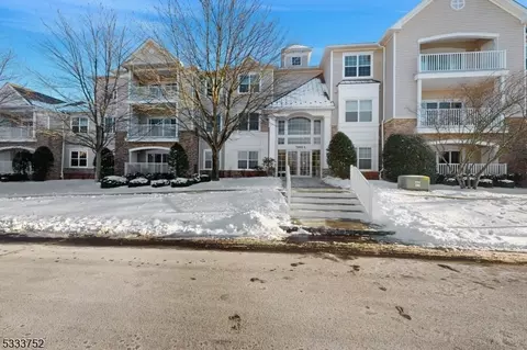 7202 Westover Way #7202, Somerset, NJ 08873