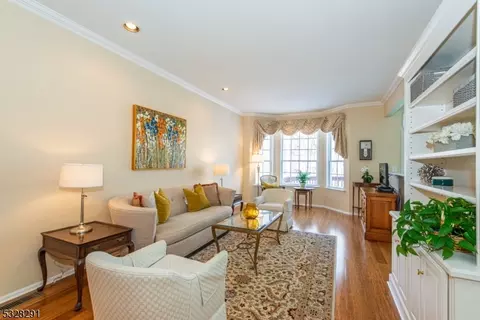 22 Kensington Dr, Randolph, NJ 07869
