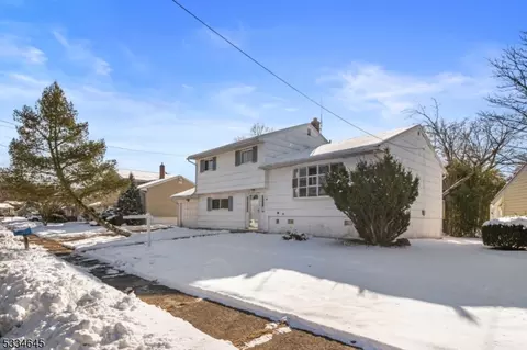 44 Sandra Dr, Totowa, NJ 07512