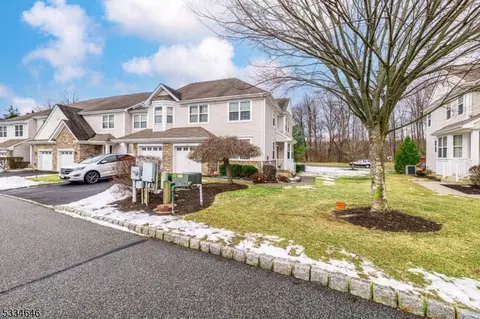 12 Indian Field Dr, Hamburg, NJ 07419