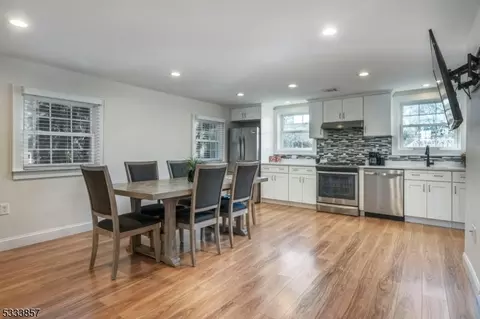 49 Riverside Dr, Denville, NJ 07834
