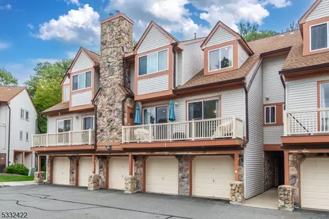 187 Woods Edge Dr, Succasunna, NJ 07876