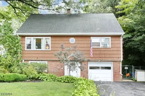65 Oakwood Dr, Ringwood, NJ 07456