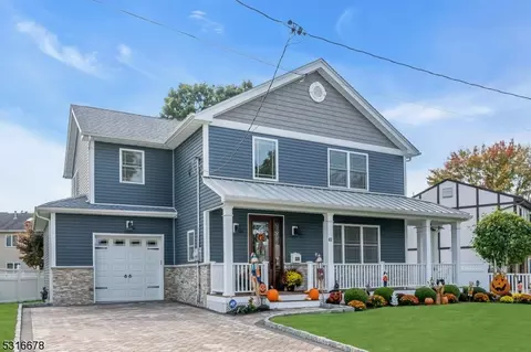 82 Weller Ter, Saddle Brook, NJ 07663