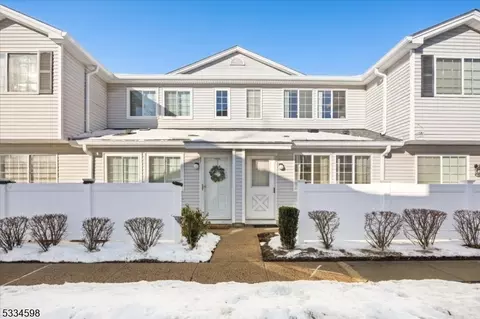 35 Hyde Ct, Bedminster, NJ 07921