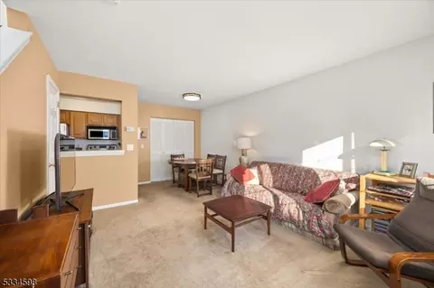 35 Hyde Ct, Bedminster, NJ 07921 photo 5