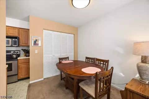 35 Hyde Ct, Bedminster, NJ 07921 photo 3