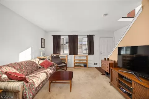 35 Hyde Ct, Bedminster, NJ 07921 photo 4