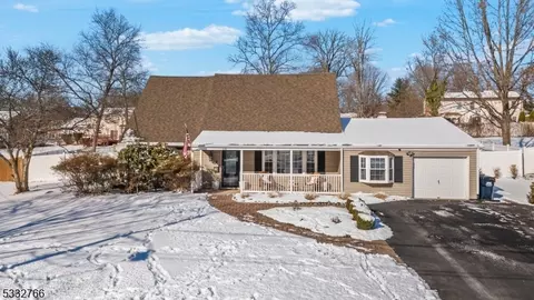 28 Summerall Rd, Franklin Twp, NJ 08873