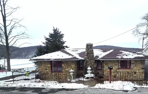 43 Lakeside Dr E, Belvidere, NJ 07823