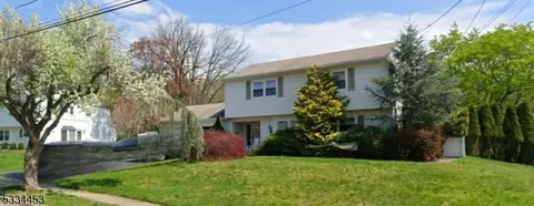 80 Palmer Dr, Wayne, NJ 07470