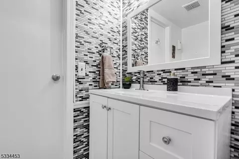 80 Palmer Dr, Wayne, NJ 07470 photo 8