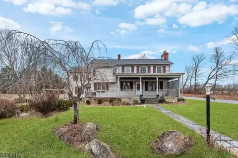 516 Charlestown Rd, Hampton, NJ 08827