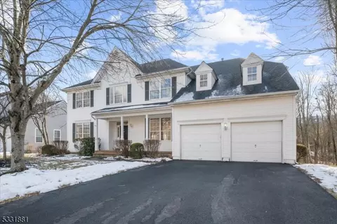 6 Millstone Ln, Readington Twp, NJ 08889