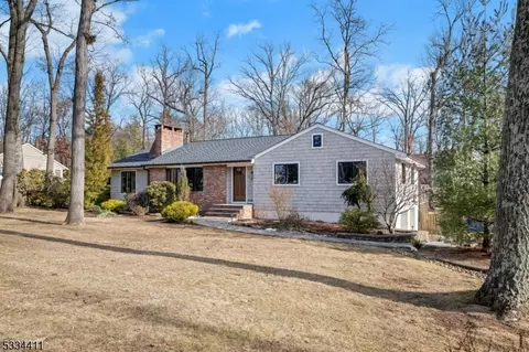 38 Brookside Ter, North Caldwell, NJ 07006