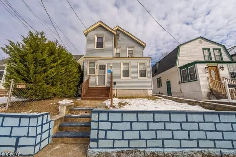 30 Jefferson Ave, Dunellen, NJ 08812