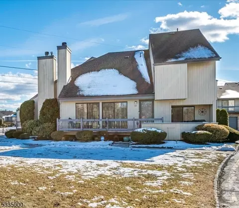 33 Woodhill St, Somerset, NJ 08873