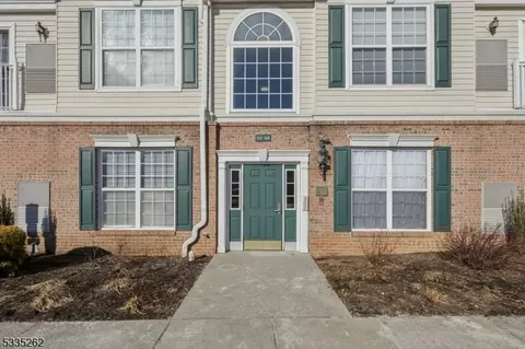 163 Horseshoe Ct, Phillipsburg, NJ 08865