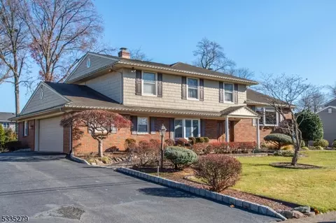 37 Alan Dr, Fairfield, NJ 07004