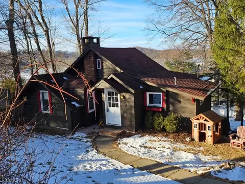 98 Springbrook Trl, Sparta, NJ 07871