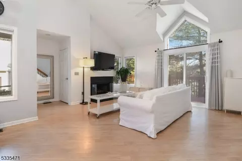 28 Red Oak Ter, Jefferson, NJ 07438