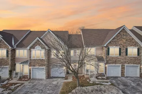 8 Magnolia Way, North Haledon, NJ 07508