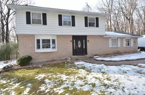 102 Hartmans Corner Rd, Washington Twp, NJ 07882