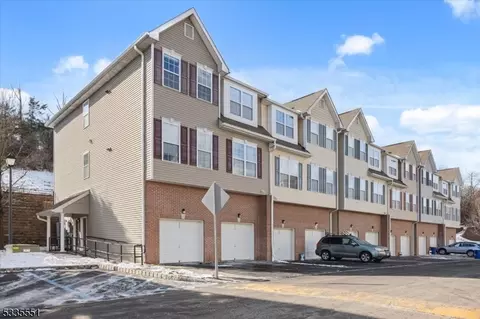 109 Conover Ter, Lebanon, NJ 08833