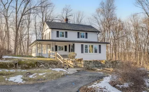 52 Mount View St, Newton, NJ 07860