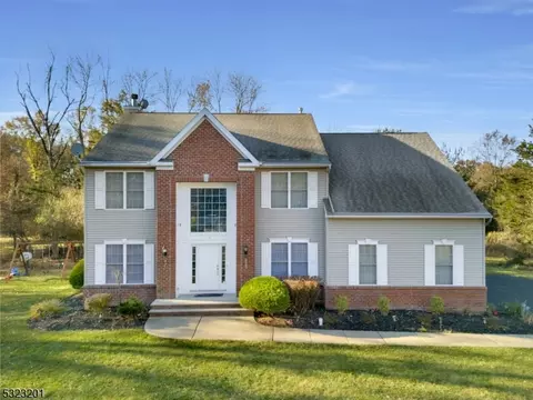 14 Hastings Ct, Bridgewater, NJ 08807
