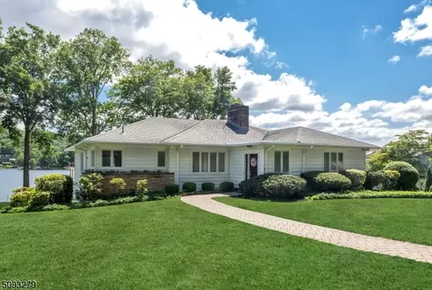 986 Pines Lake Dr, Wayne, NJ 07470