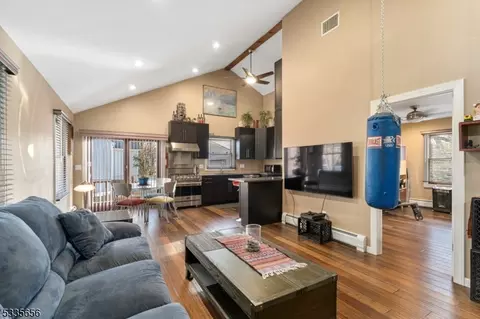 41 Garrow Ave, Pequannock Twp, NJ 07440