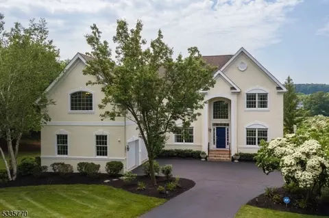 17 Flanders Valley Ct, Montgomery, NJ 08558