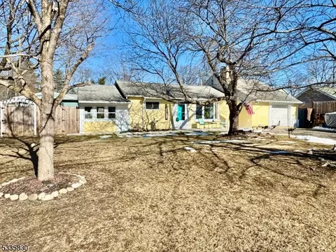 5 Cree Trl, Jefferson, NJ 07438