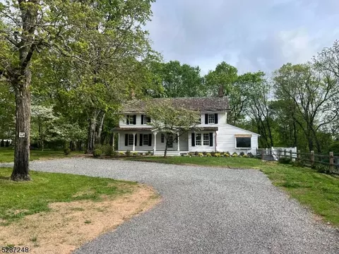 16 Waverly Ct, Montgomery, NJ 08502