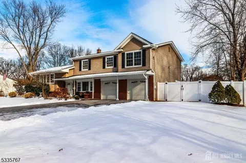 161 Devon Rd, Woodbridge Twp, NJ 07067