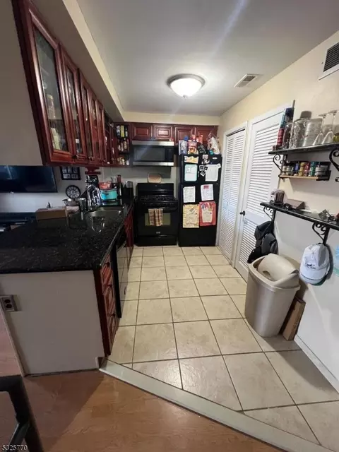 3 Davos Dr UNIT 11, Vernon, NJ 07462