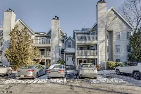 70 Quartz Ln, Paterson, NJ 07501