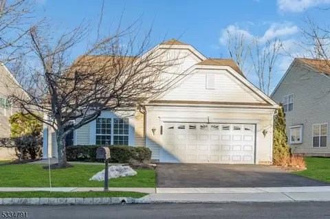 129 Stone Manor Dr, Franklin Twp, NJ 08873