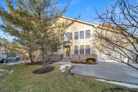 76 Schindler Way, Fairfield, NJ 07004