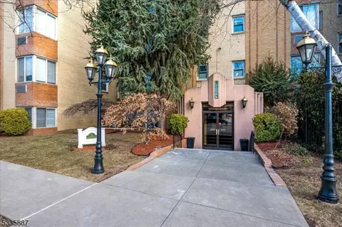19 Lyons Ave #402, Newark, NJ 07112