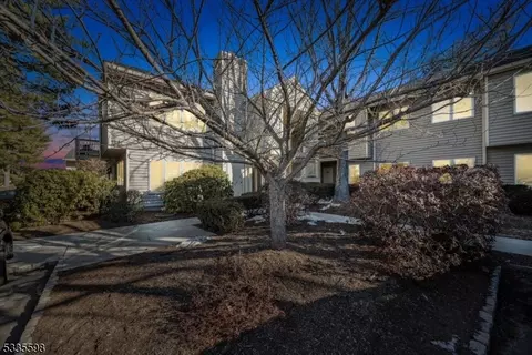 26 Troon Ter, Annandale, NJ 08801