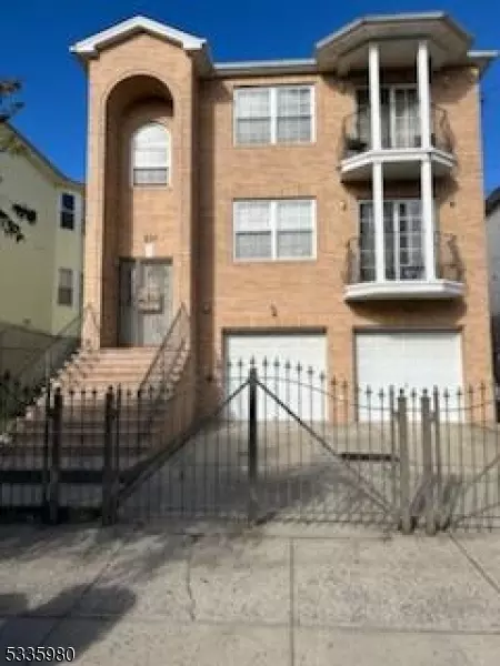 231 S 9th St #3, Newark, NJ 07103